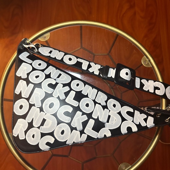 LONDON ROCK HANDPAINTED ACUTE CROSSBODY - Picture 2 of 9